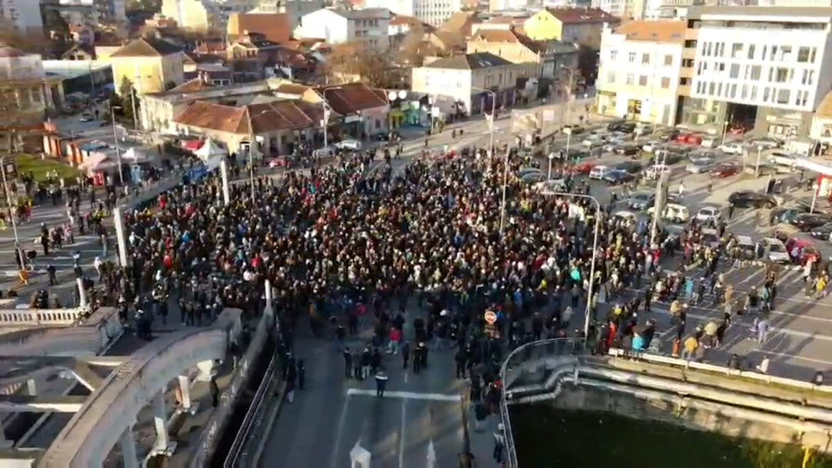 Vašington post: Hiljade demonstranata u Beogradu i širom Srbije