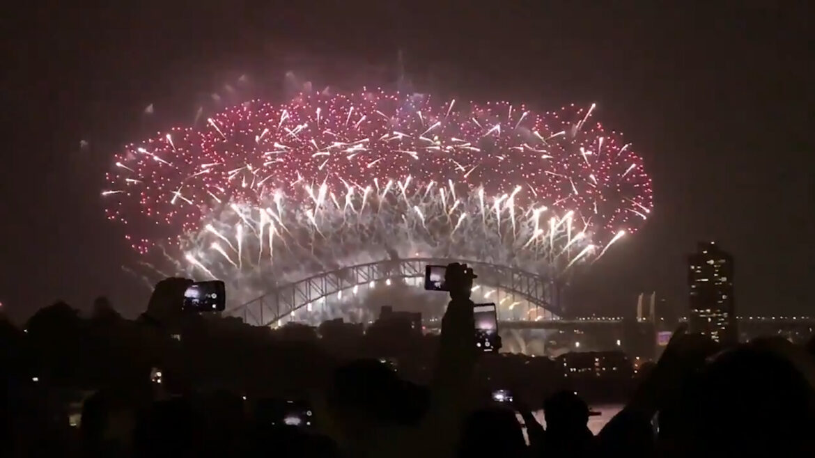 Svet dočekuje Novu godinu, spektakularni vatromet u Sidneju