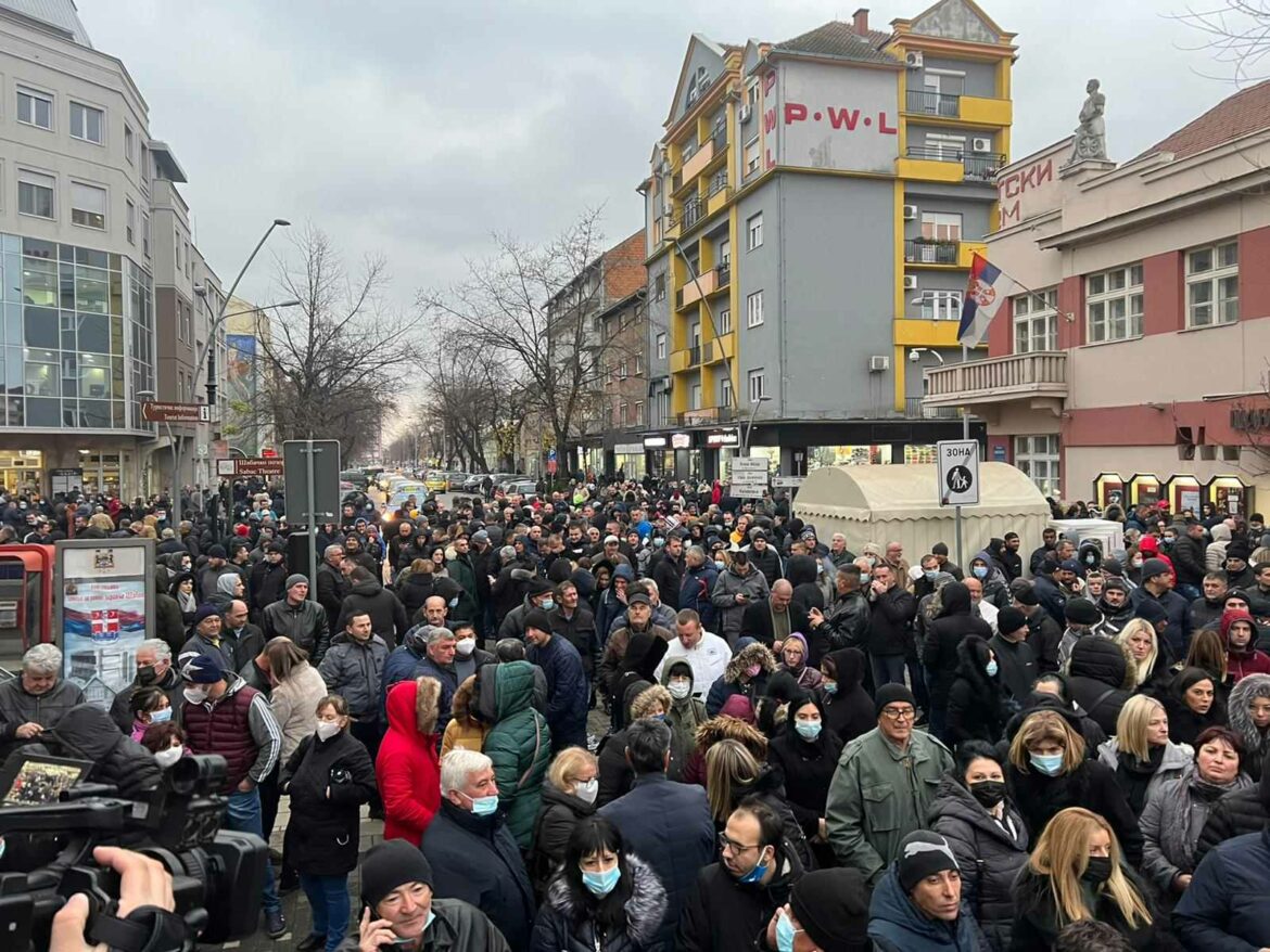 Protest ispred zgrade Osnovnog suda u Šapcu