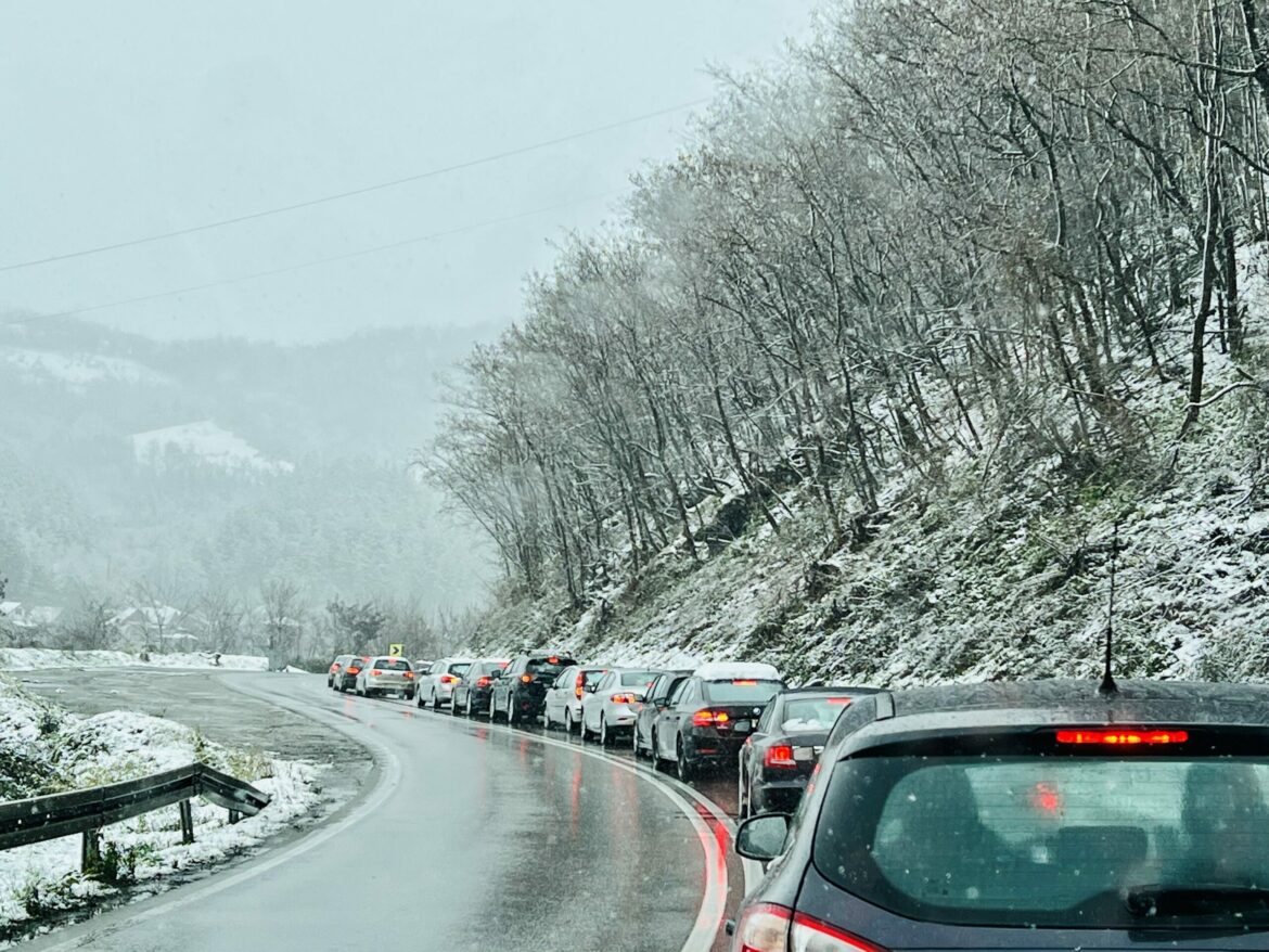 AMSS: Oprez zbog mokrih kolovoza i poledice