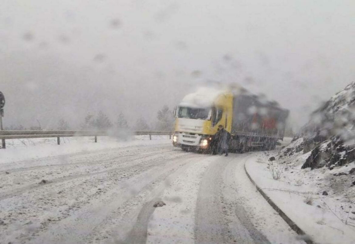 Zavejana Zapadna Srbija, sneg do 30 centimetara