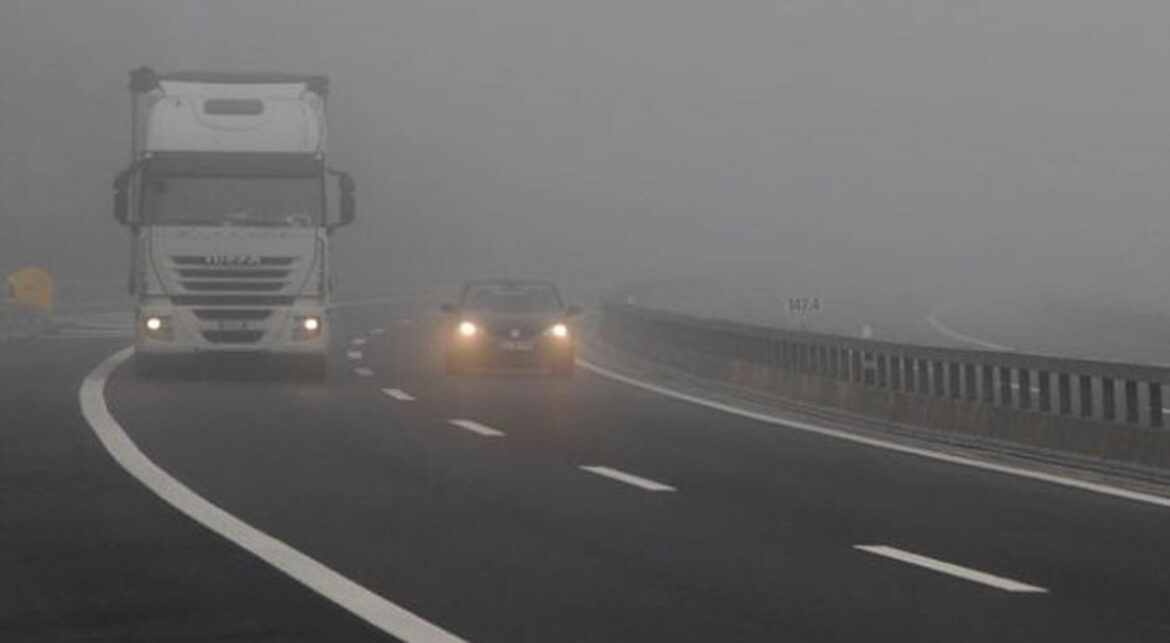 AMSS: Oprez u vožnji zbog poledice i magle na putevima