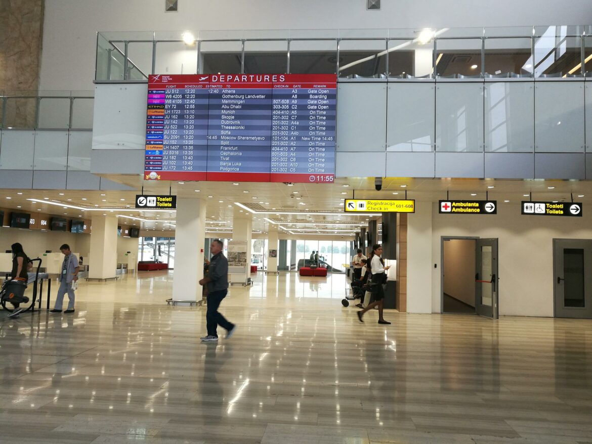 Pooštrene mere na beogradskom aerodromu zbog Omrikon virusa
