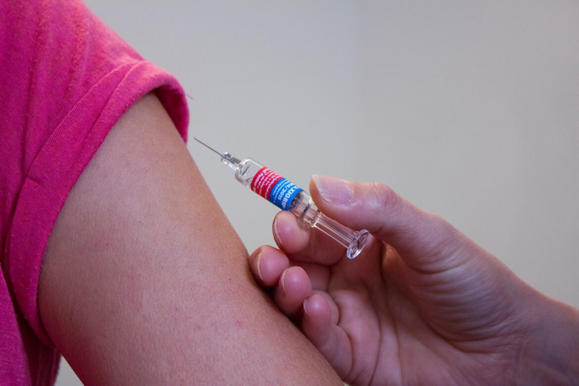Danas: Opao broj dece koja su primila MMR vakcinu, opasnost od epidemije malih boginja