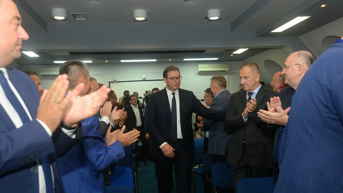 Vučić se sastao sa predstavnicima Srba sa KiM