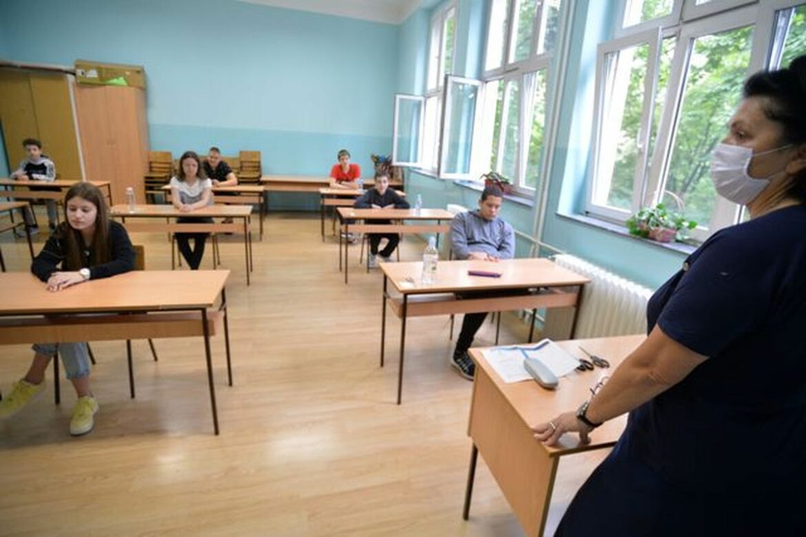 Osnovci u Vojvodini od ponedeljka u školama, srednjoškolci kombinovano