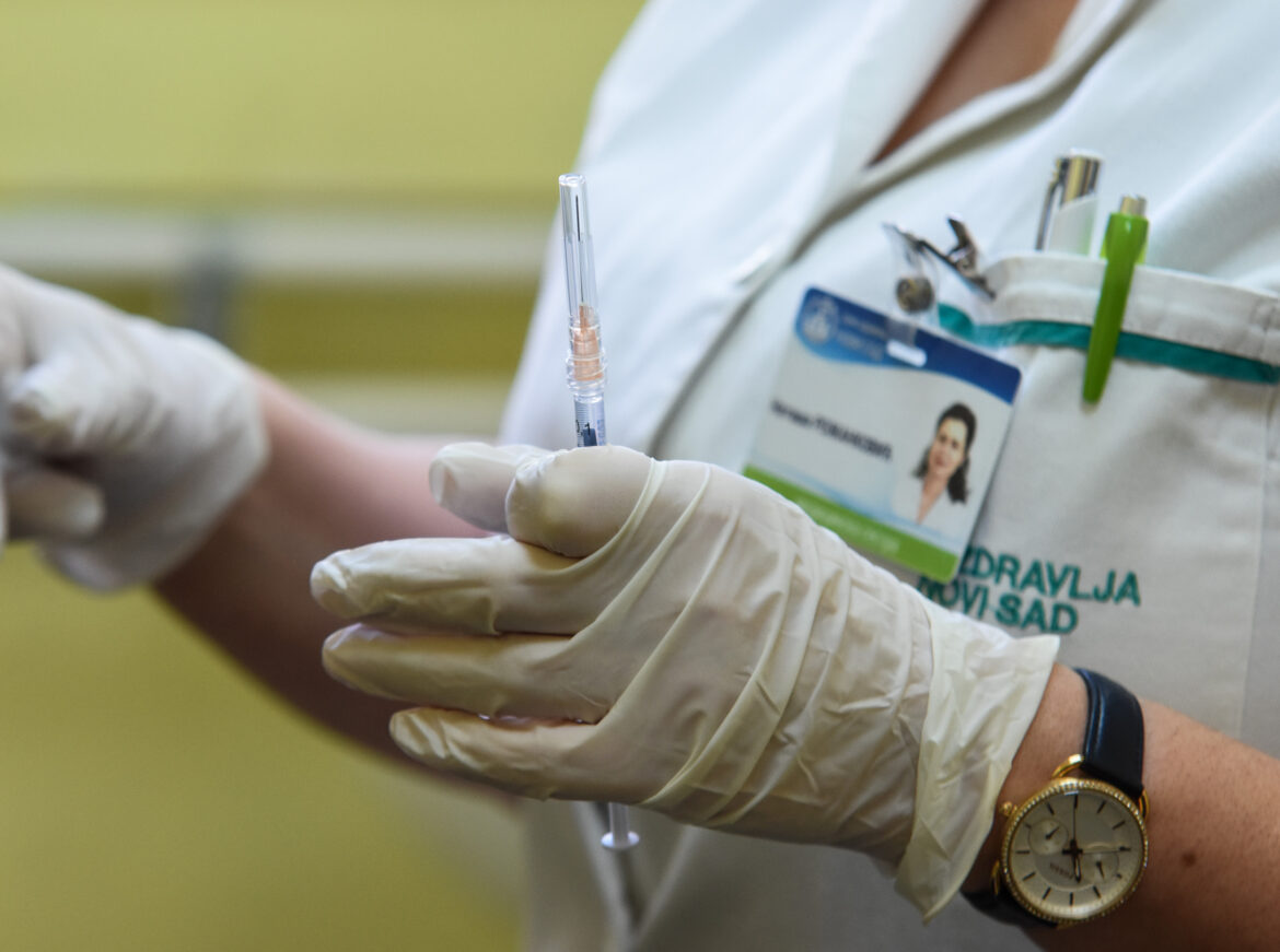 U Srbiji oko 2.000 medicinskih radnika na bolovanju zbog koronavirusa