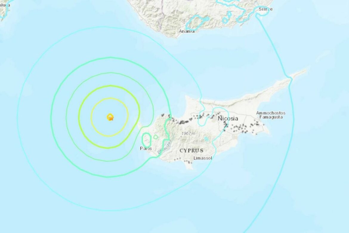 Snažan potres magnitude 6,6 kod Kipra, građani Nikozije u panici izašli na ulice