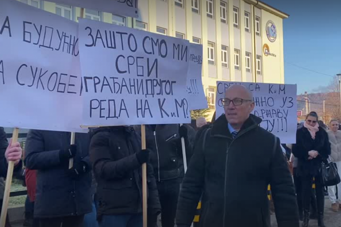 Srpska lista okupila građane u Mitrovici zbog zabrane referenduma