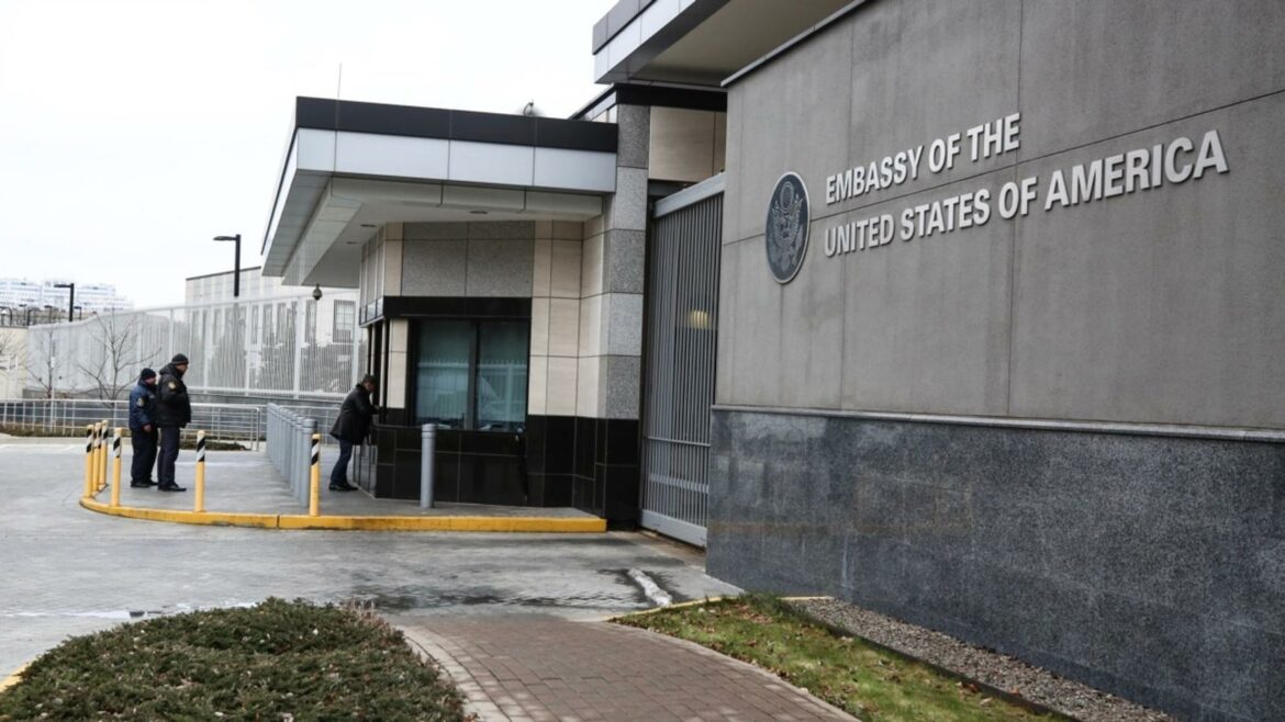 SAD naložile evakuaciju porodica zaposlenih u ambasadi Ukrajine