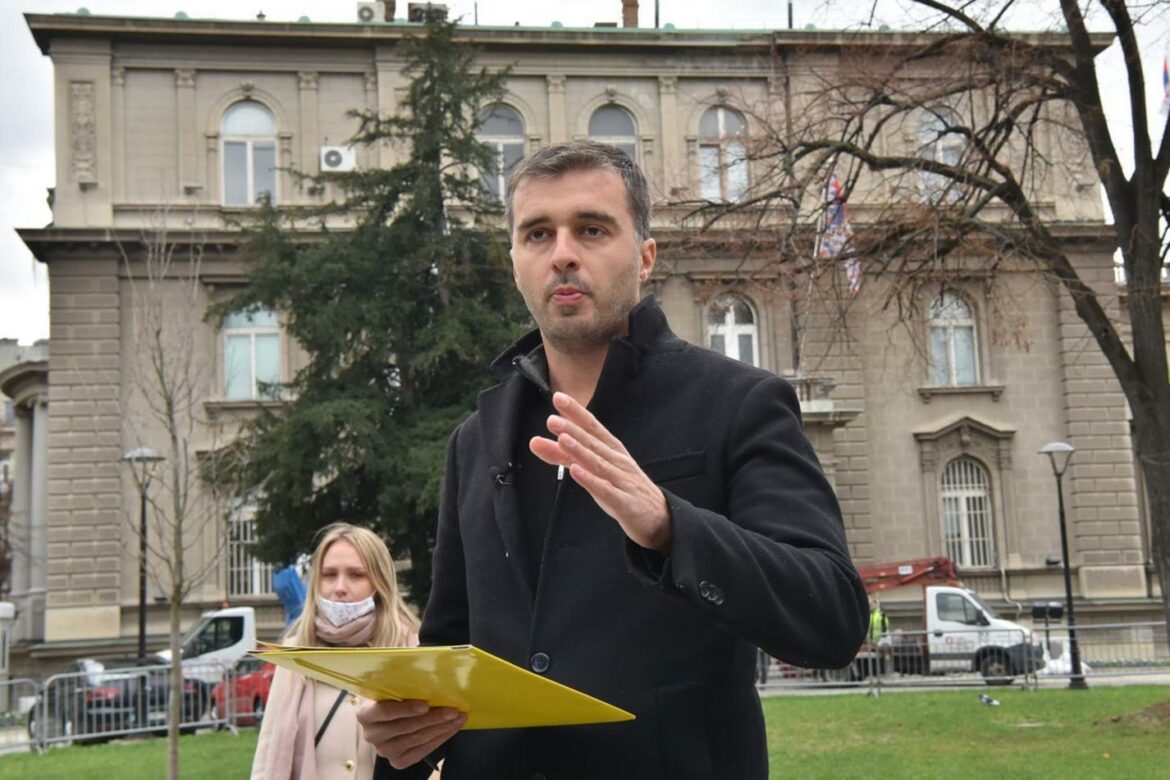 Napadnut Savo Manojlović, pa najavio protest za četvrtak