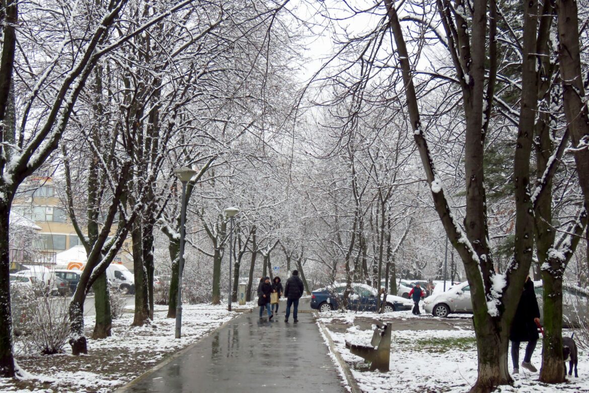 Danas oblačno, hladnije i sa snegom