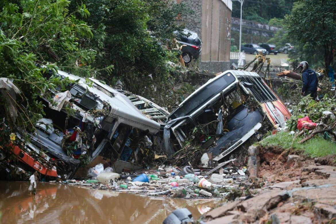 U Brazilu u poplavama i klizištu 146 poginulih, uključujući 27 dece