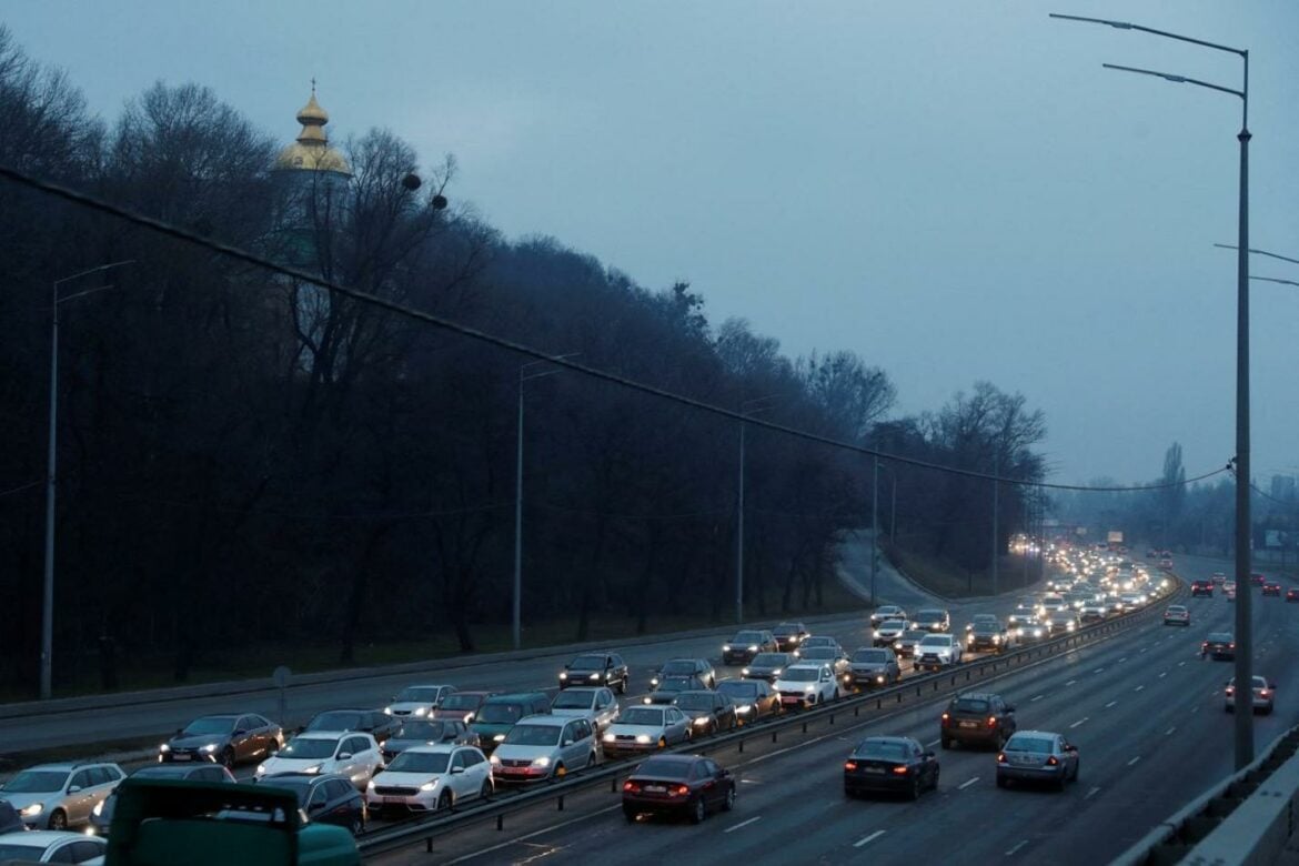 Zakrčen izlaz iz KIjeva, građani masovno napuštaju grad