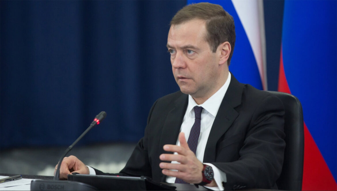 Medvedev: Rusija bi mogla da nacionalizuje stranu imovinu kao odgovor na sankcije Zapada