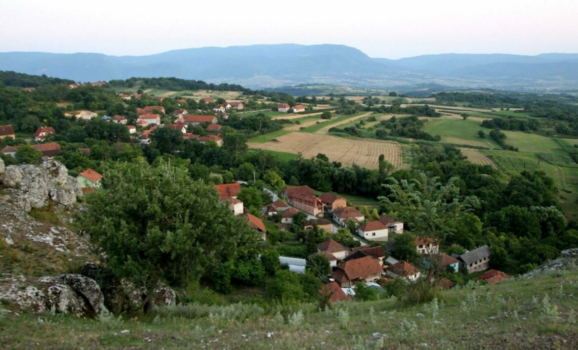 Ministarstvo raspisalo konkurs za kupovinu seoskih kuća sa okućnicom