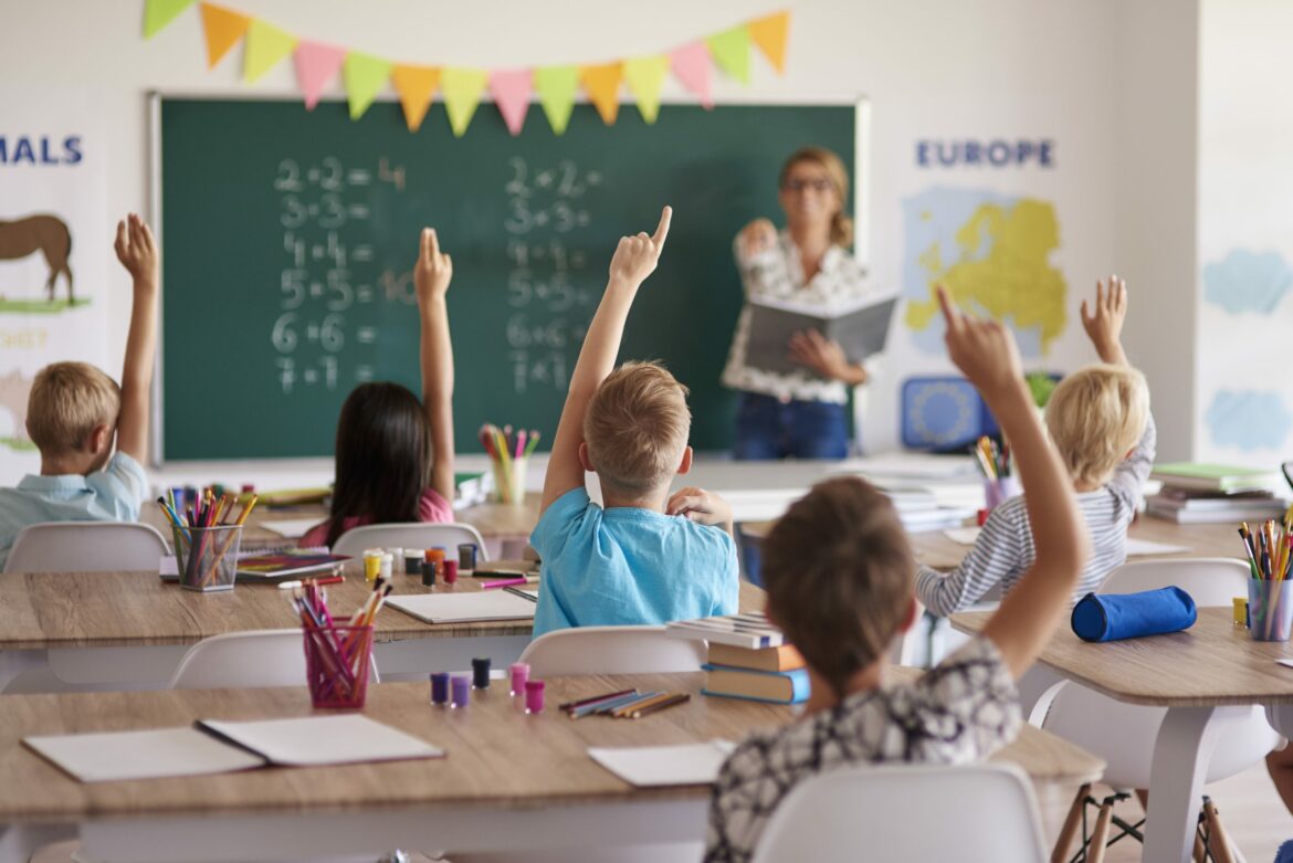 U svim školama u Srbiji od danas neposredna nastava