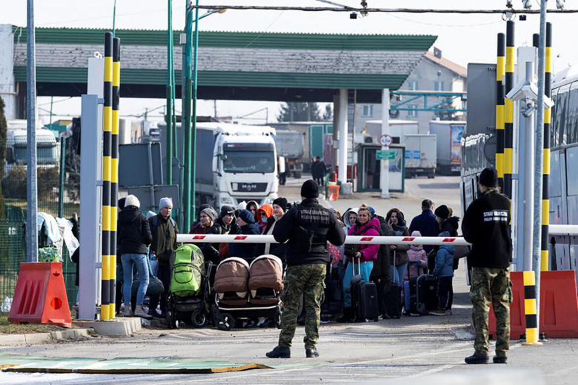 Masovni egzodus u Ukrajini dok stanovnici beže od ruskog napredovanja