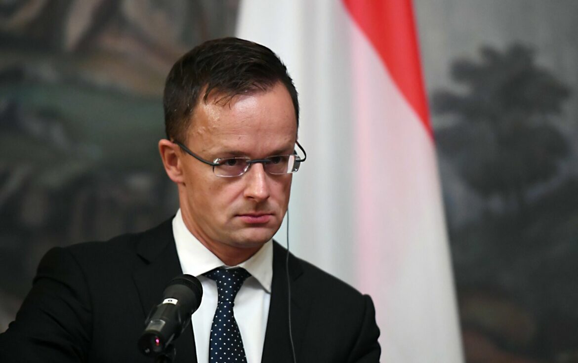 Sijargo: Mađarska neće zaustaviti uvoz nafte i gasa iz Rusije