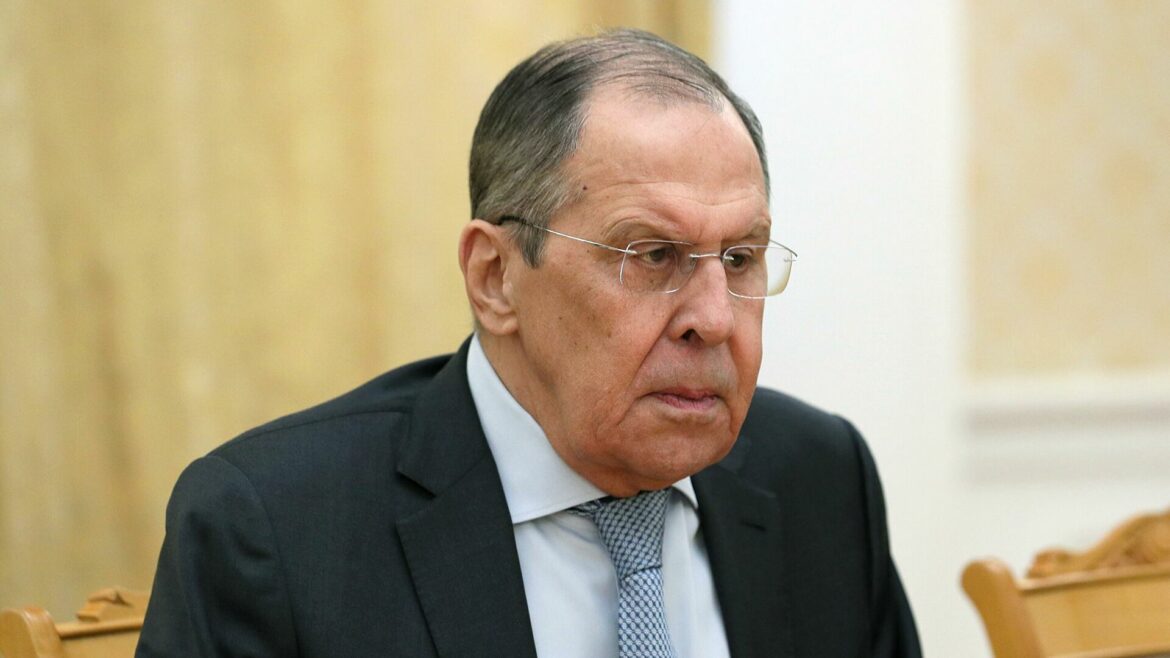 Lavrov: Nedopustivo da se američko nuklearno oružje nalazi u Evropi, vreme je da se vrati kući