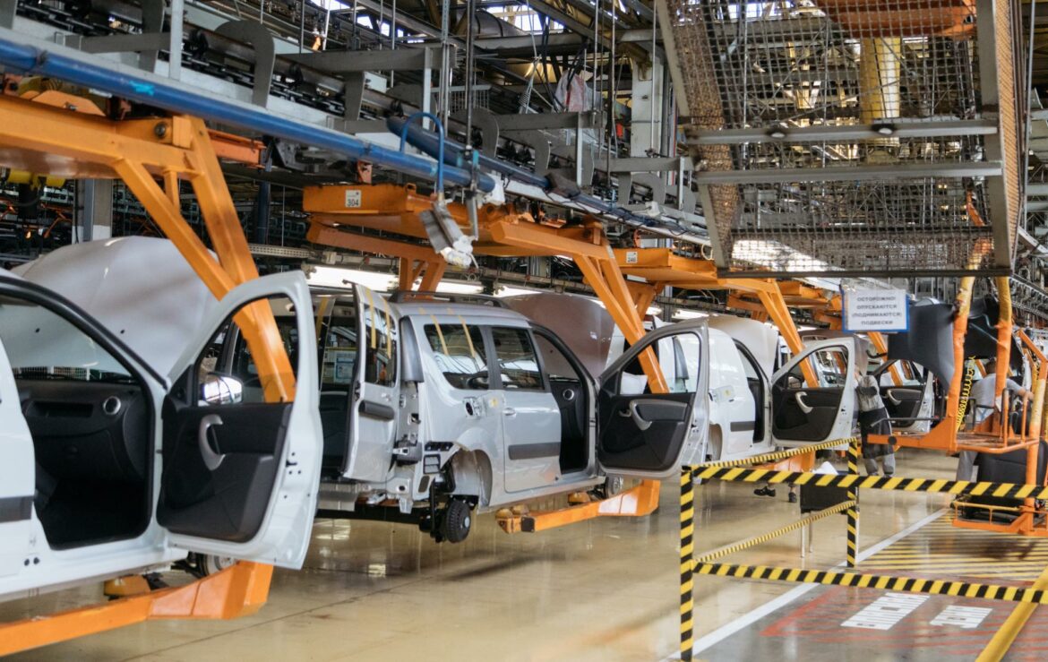 Rojters: Francuski proizvođač automobila Reno nastavlja proizvodnju u Moskvi