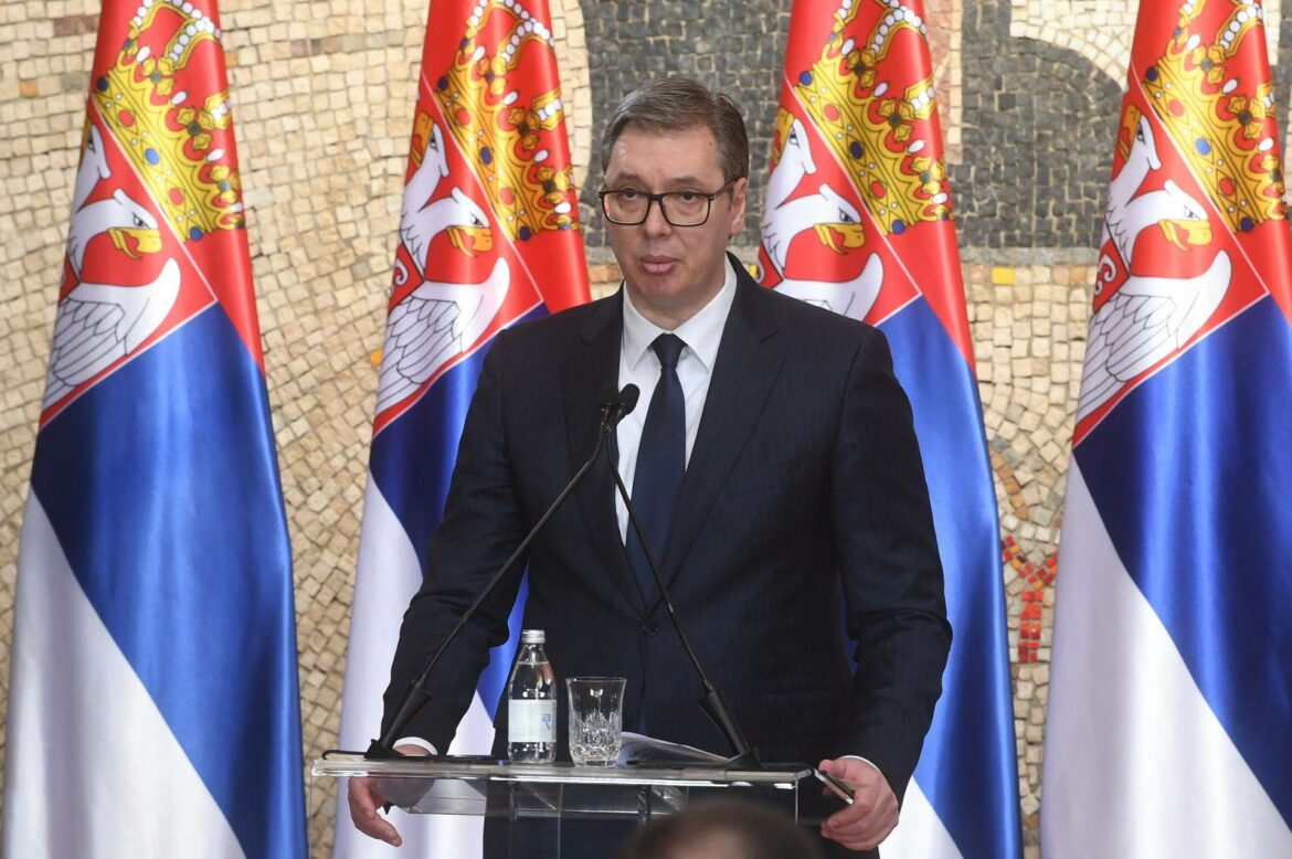 Sednica Skupštine o KiM, Vučić pred poslanicima