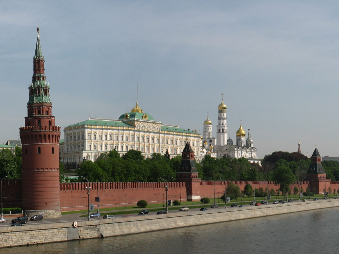 Kremlj: Potreban osnov za susret Zelenskog i Putina