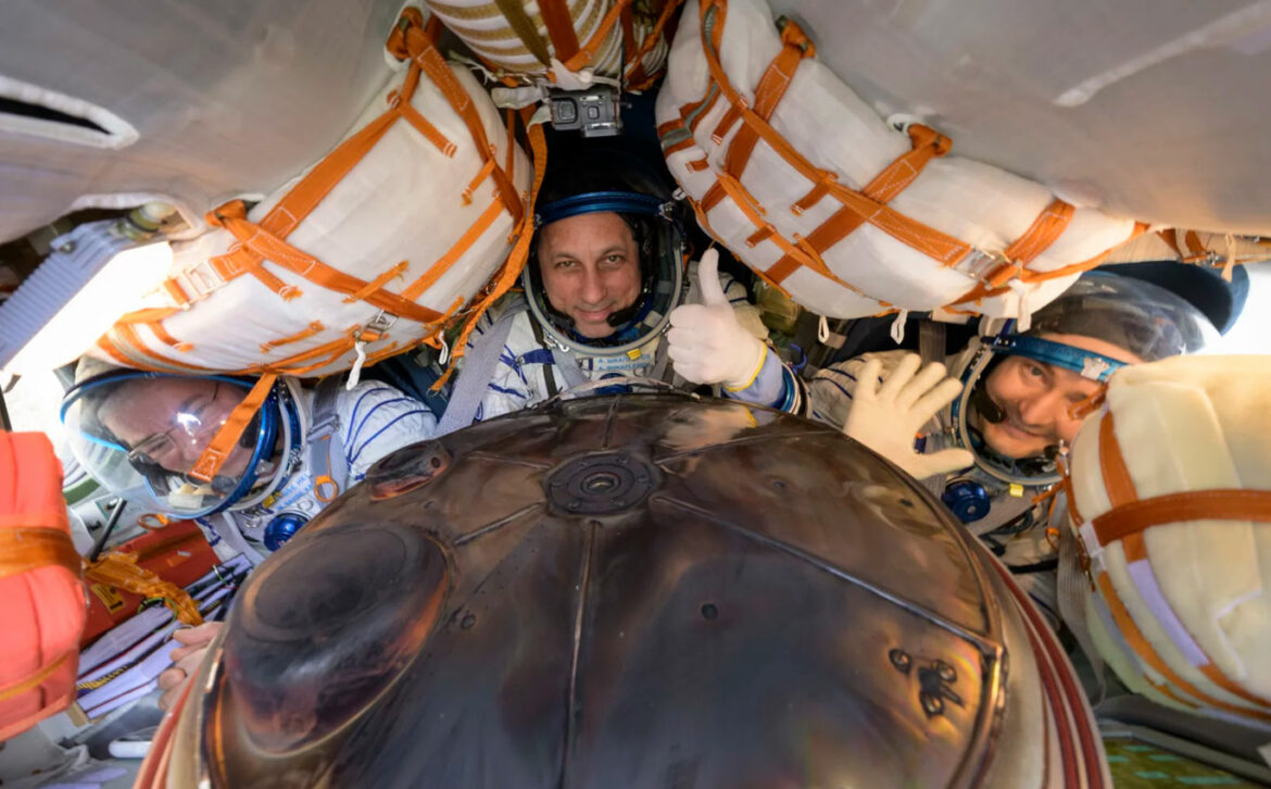 Jedan američki i dva ruska astronauta zajedno sleteli na Zemlju nakon putovanja u svemir