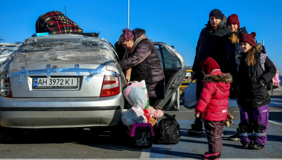 Vlasti Mariupolja: Ruski osvajači pucaju na automobile koji evakuišu decu.