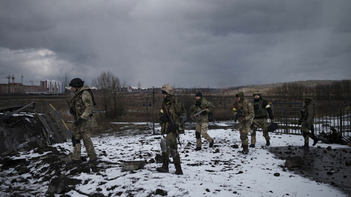 Desetine poginulih i povređenih u ruskim udarima na vojnu bazu, kaže Kijev