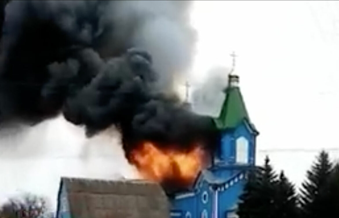 Crkva u ukrajinskom selu Zavoriči zapaljena nakon navodnog vojnog udara