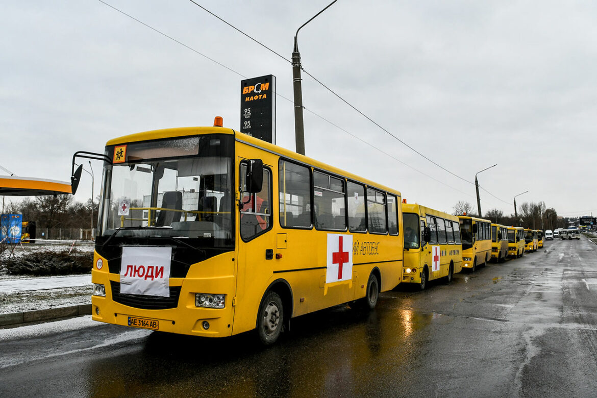 Ruske trupe zaustavile su kolonu autobusa koji putuju da evakuišu stanovnike Mariupolja