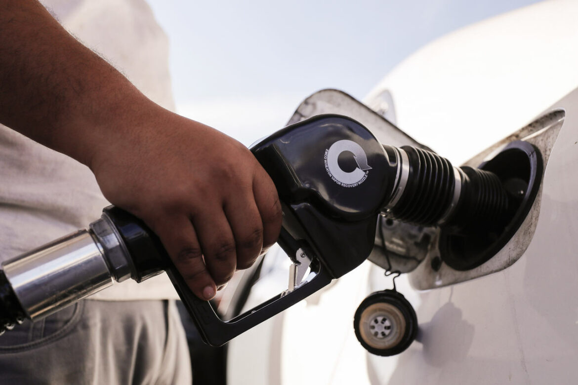 Objavljene nove cene goriva: Dizel jeftiniji 51 paru, benzin 26 para