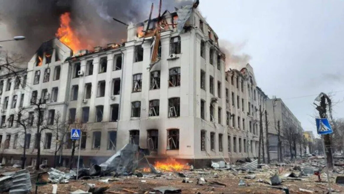Uništena zgrada policije u Harkovu, pogođen i objekat univerziteta