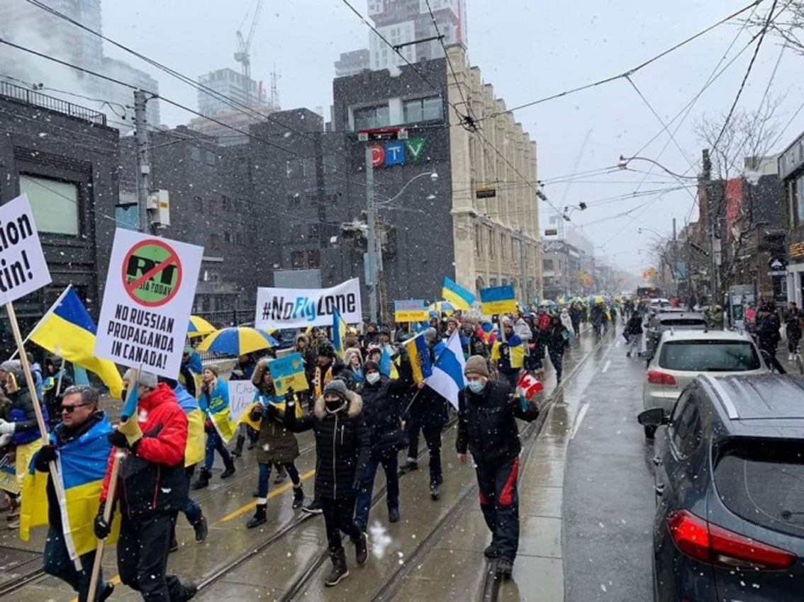 Desetine hiljada demonstranata okupilo se za Ukrajinu u Kanadi