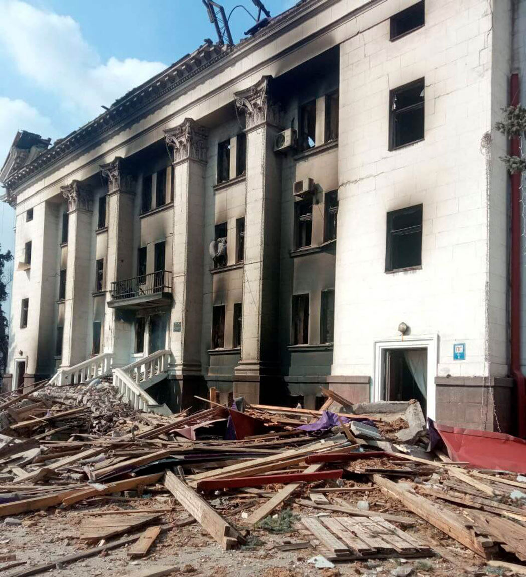 Zelenski: 130 ljudi je spaseno iz bombardovanog pozorišta u Mariupolju, ali stotine još uvek pod ruševinama