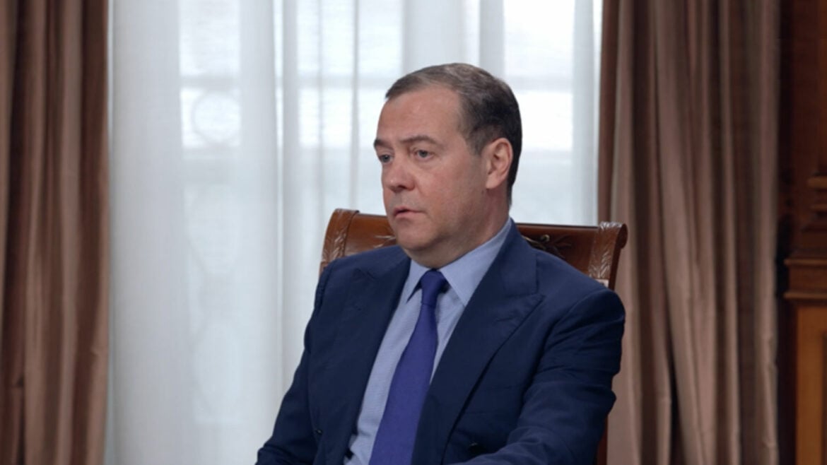 Medvedev: SAD i Brisel umanjuju šanse za političko rešenje