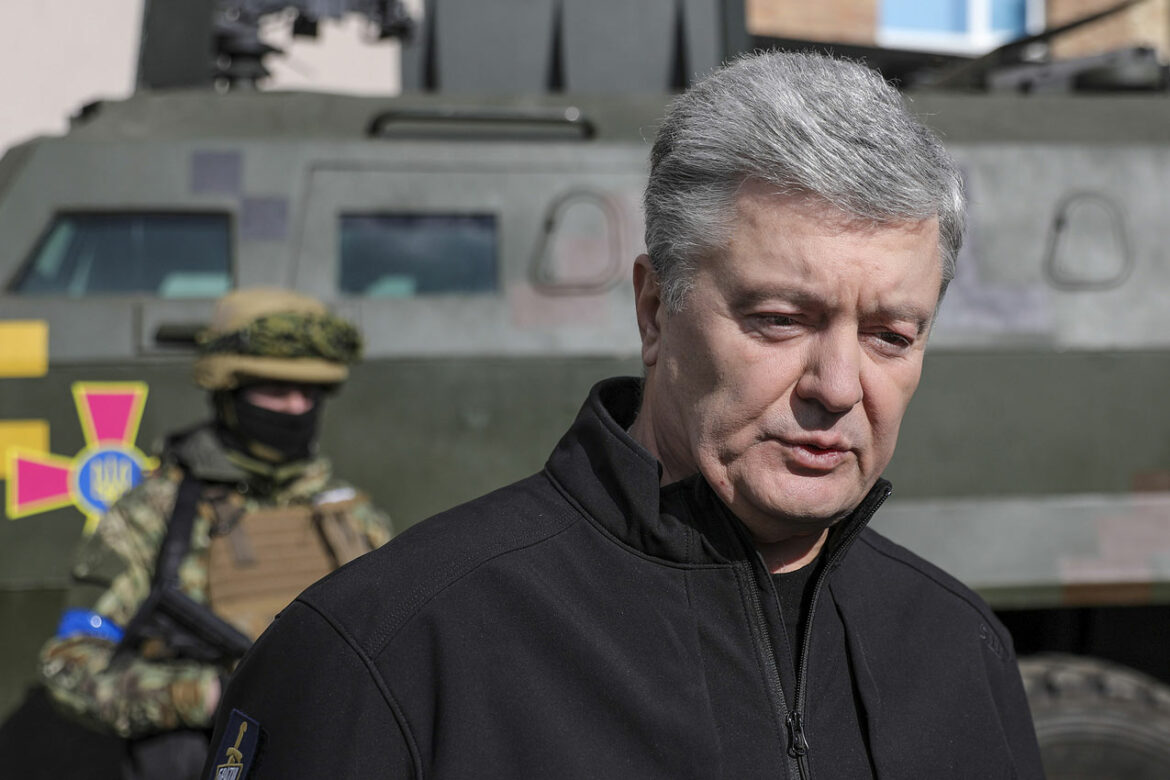 Bivši ukrajinski predsednik kaže da bi Bajden sledeće nedelje trebalo da dođe u Ukrajinu dok je u Evropi