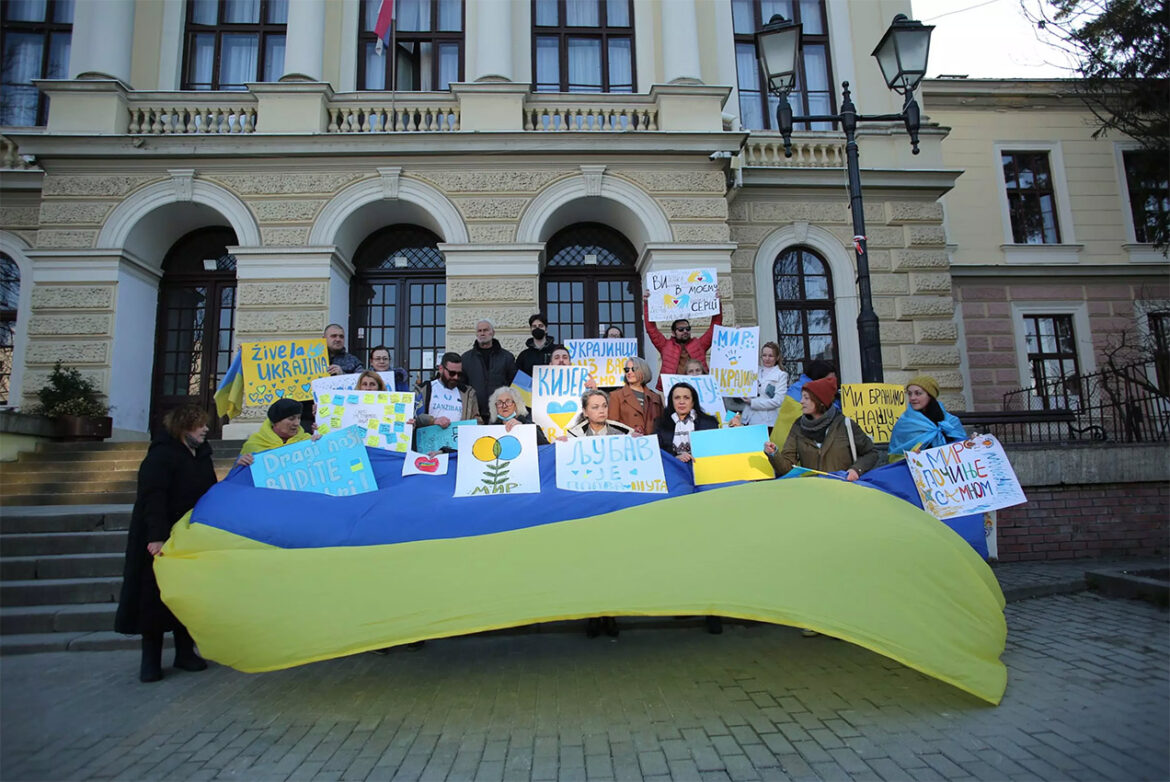 Kragujevac: Skup podrške Ukrajini ispred Prve kragujevačke gimnazije