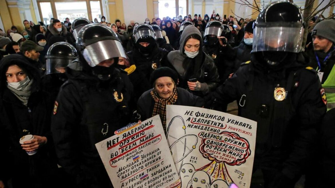 U Rusiji privedeno više od 4.000 ljudi na antiratnim protestima