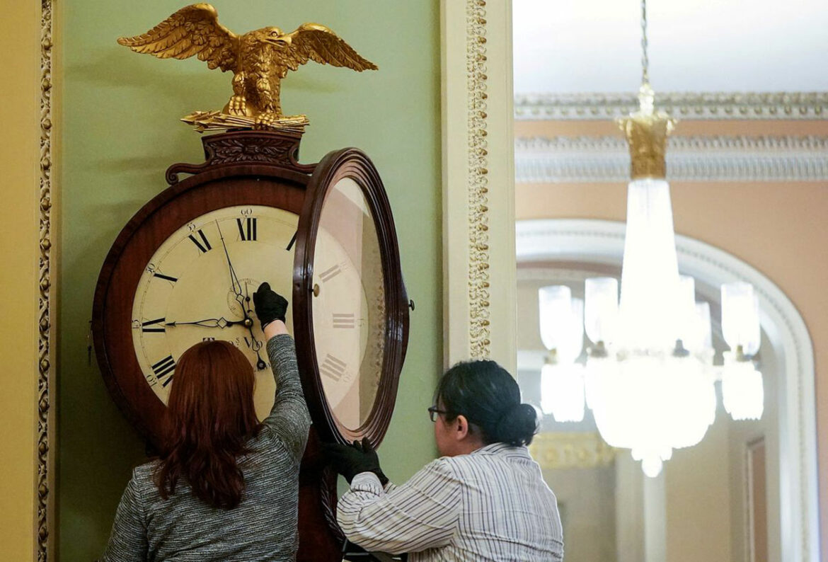 Rojters: Američki Senat usvojio je zakon kojim se letnje računanje vremena čini trajnim