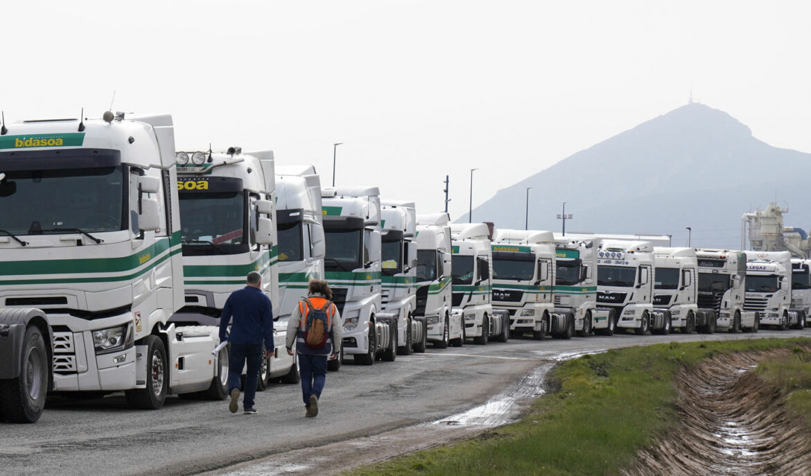 Štrajkački kamiondžije odbacuju ponudu Španije od pola milijarde evra