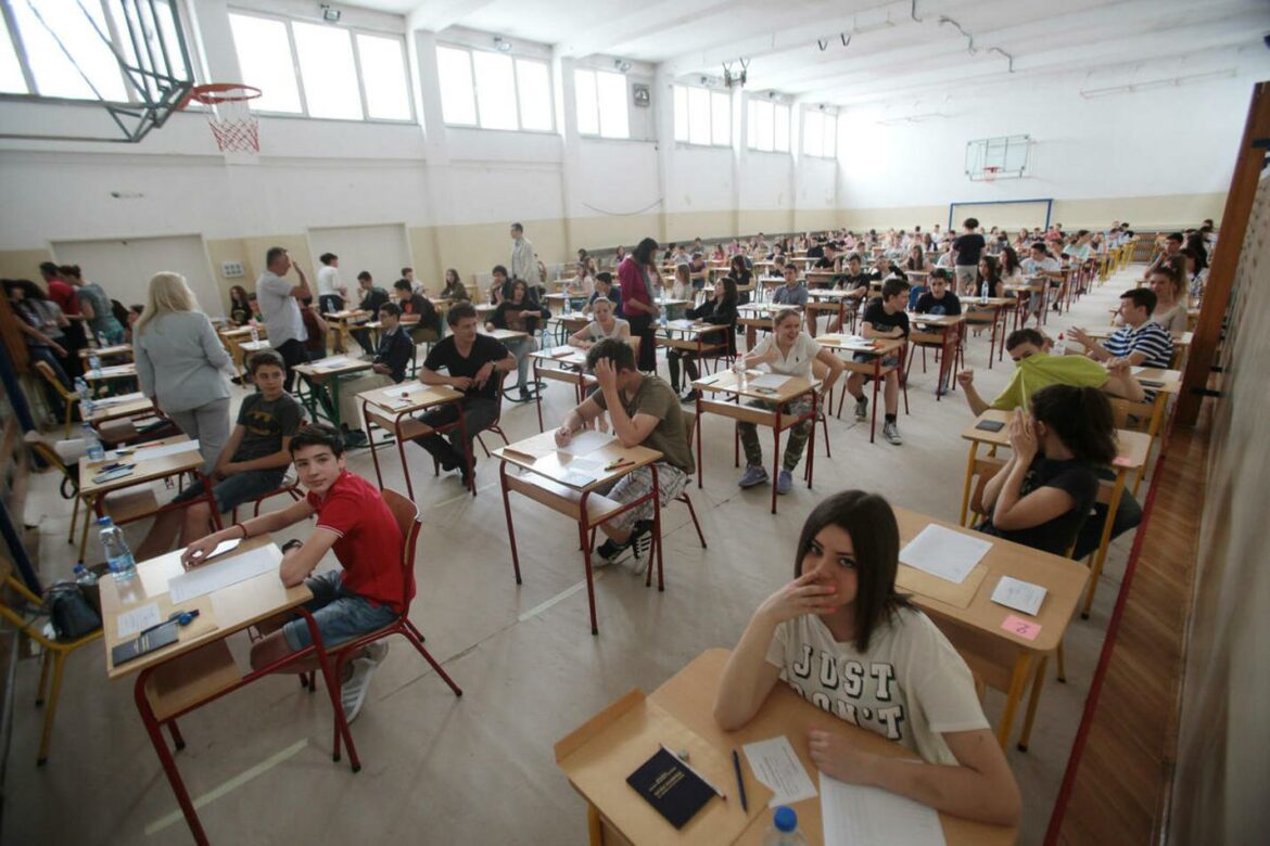 Osmaci danas polažu probni test iz srpskog jezika