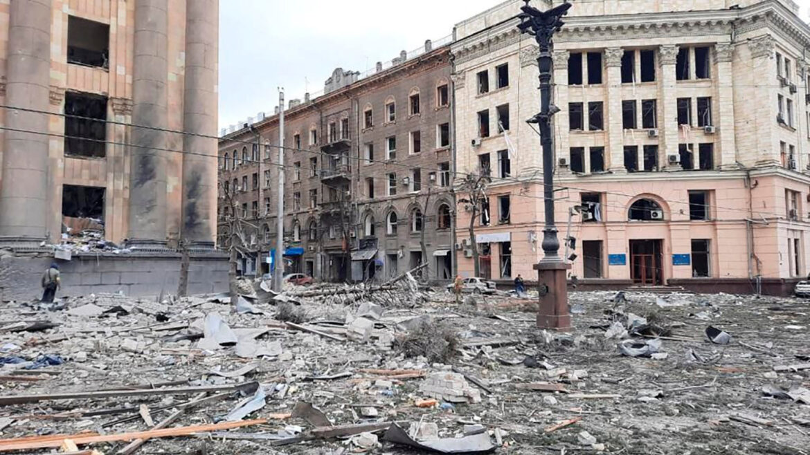 Najmanje 6 povređeno u eksploziji koja je uništila zgradu vlade u Harkovu