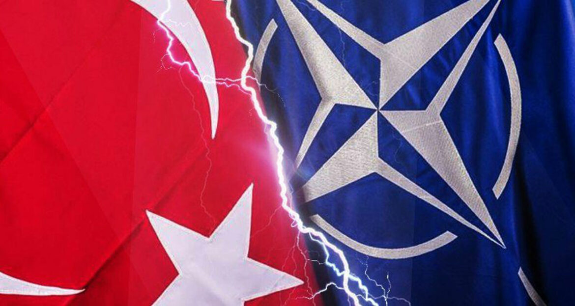 Polovina Turaka za rat u Ukrajini okrivljuje NATO i SAD