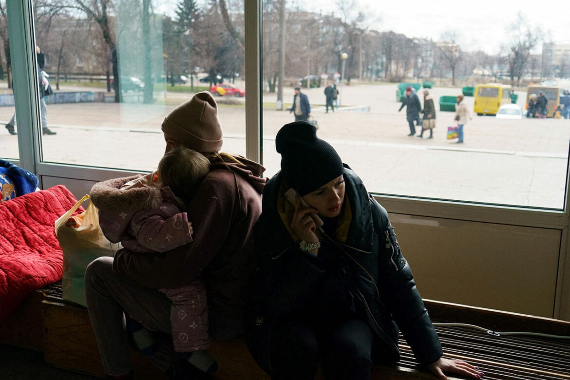 11.000 ljudi napustilo je opkoljeni Mariupolj, dok pravoslavni sveštenici prate autobuse kroz teritoriju koju su okupirali Rusi