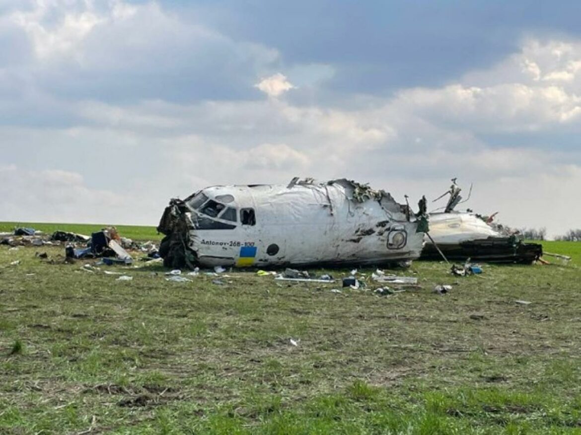 Udes „an-26“, jedna osoba poginula, dve ranjene