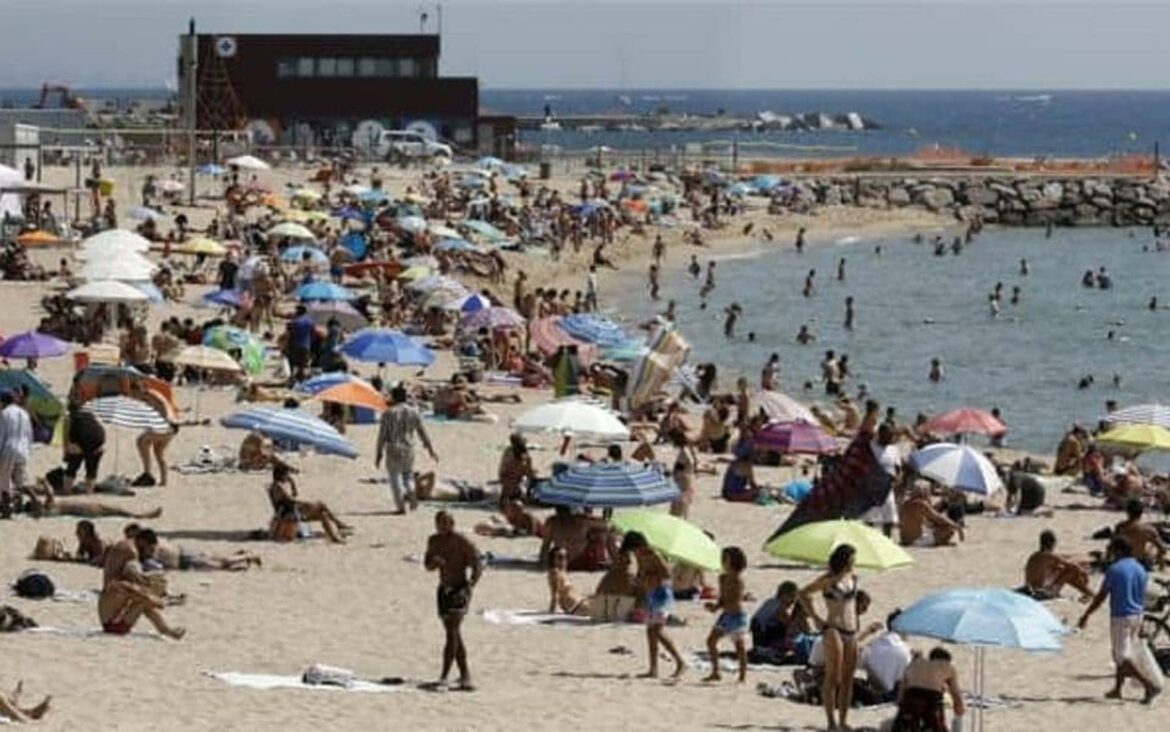 Barselona zabranila pušenje na plažama, kazna 30 evra