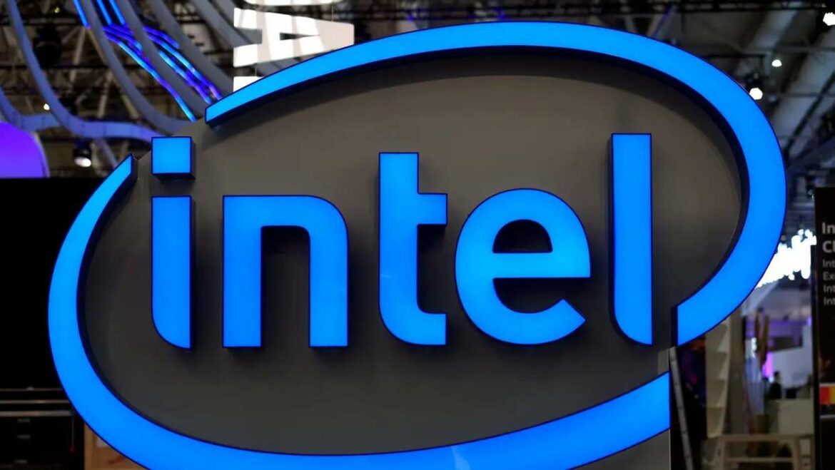 Intel obustavio poslovanje u Rusiji