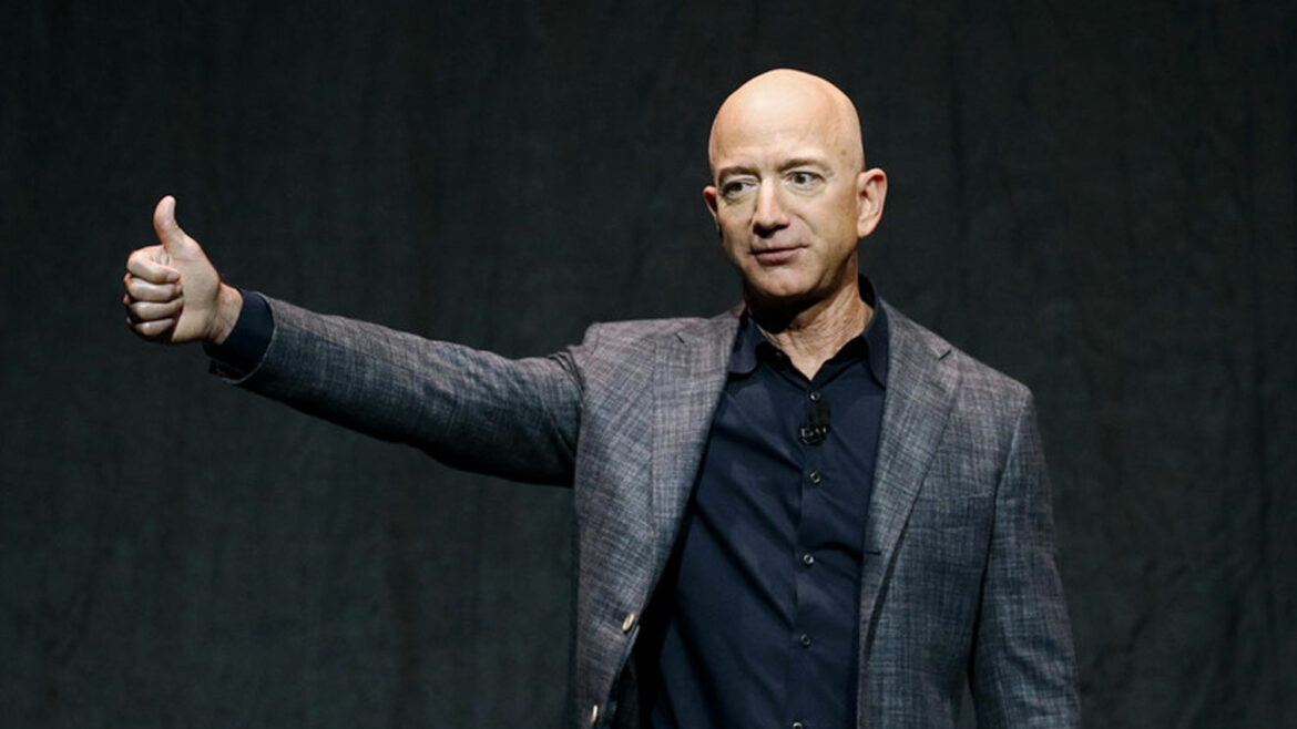 Bezos je objavio upozorenje na Tviteru zbog Muskovih veza sa Kinom